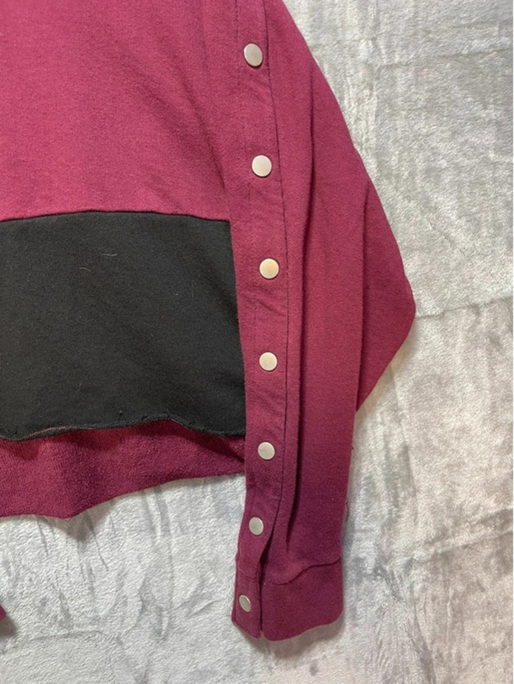 PINK Victoria's Secret Women's Colorblock Snap Sleeve Cropped Sweatshirt Large - Picture 3 of 10